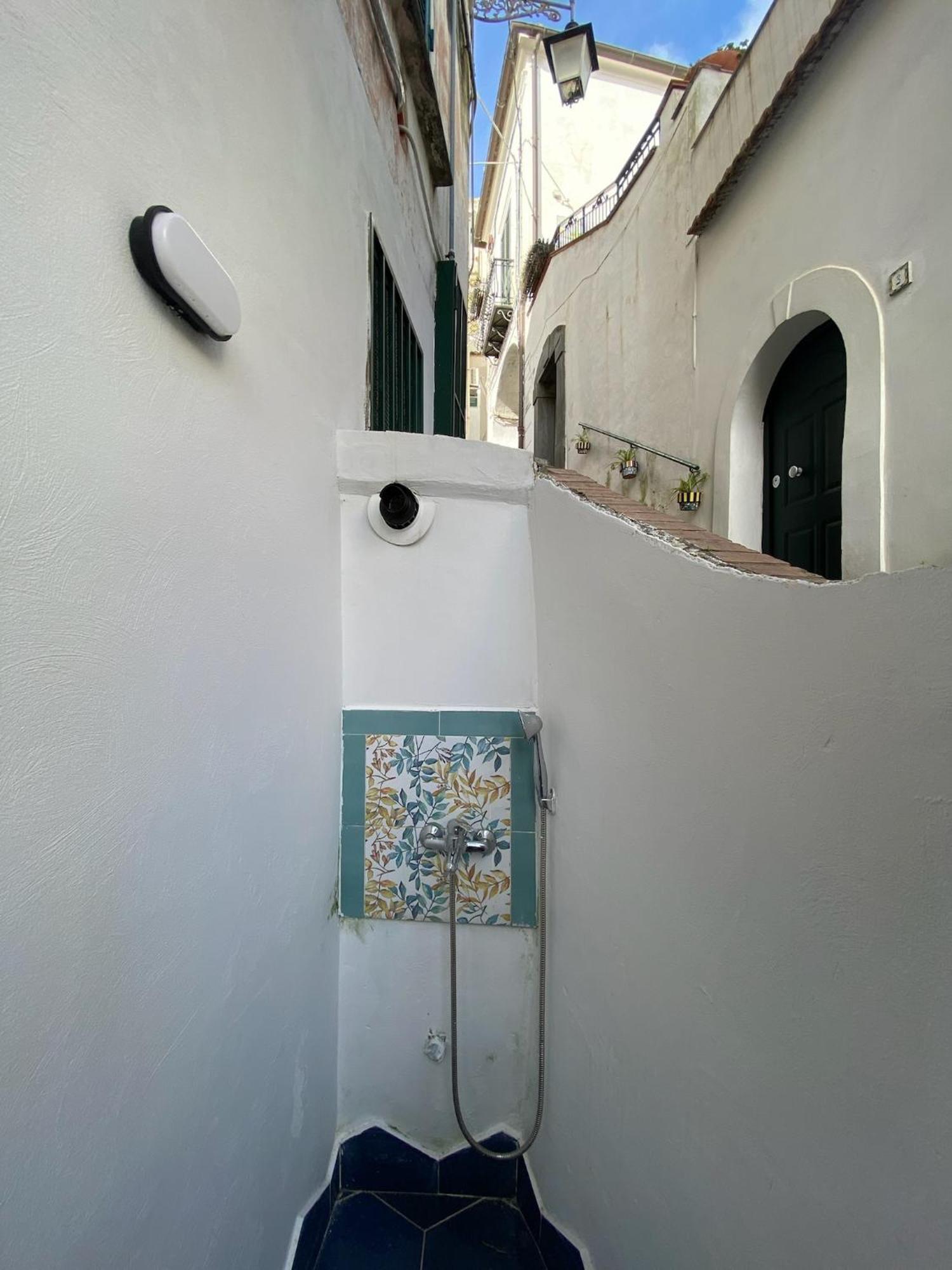 Casa Vacanza: The Wind Rose Vietri sul Mare Exterior photo