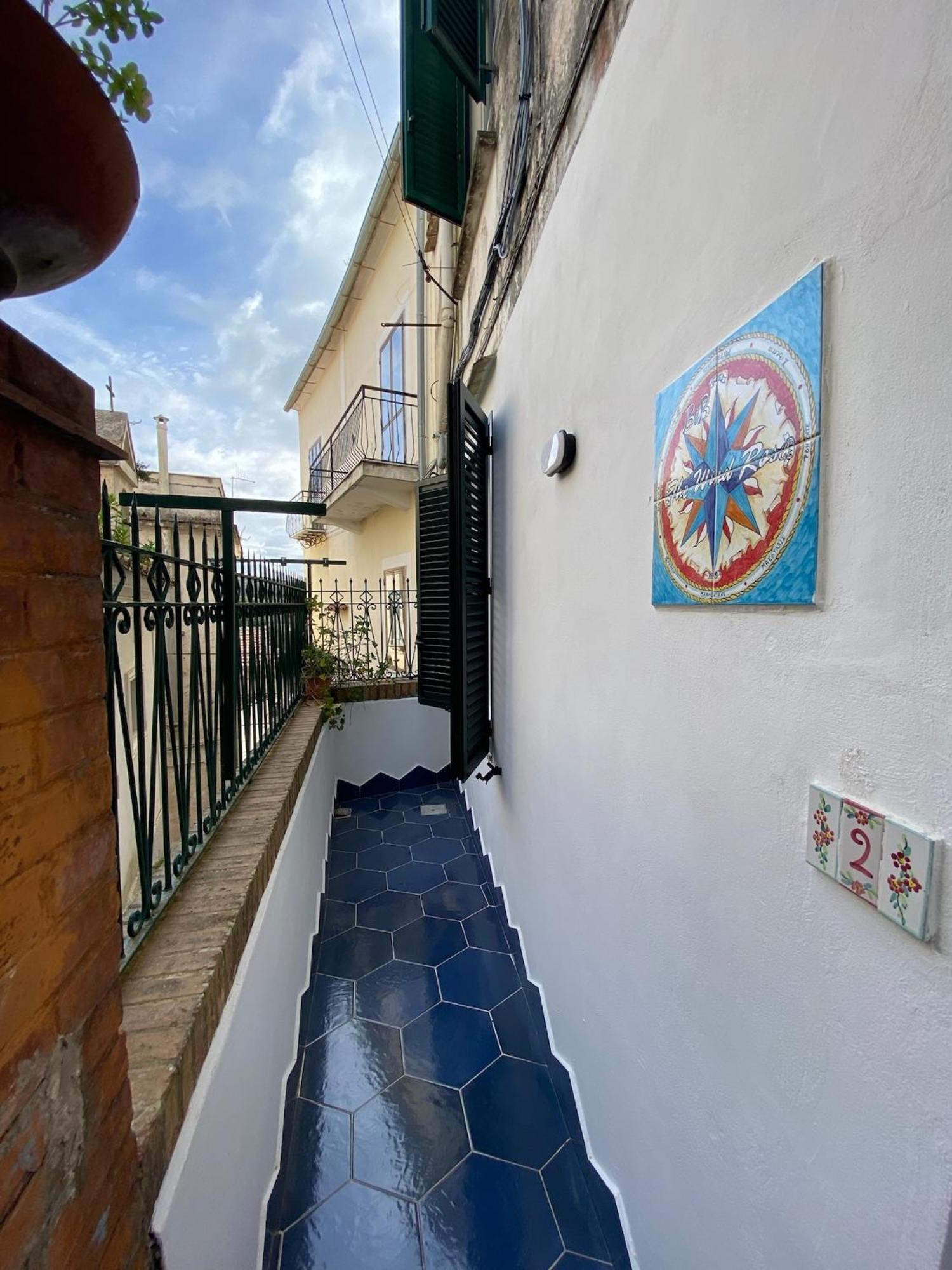 Casa Vacanza: The Wind Rose Vietri sul Mare Exterior photo