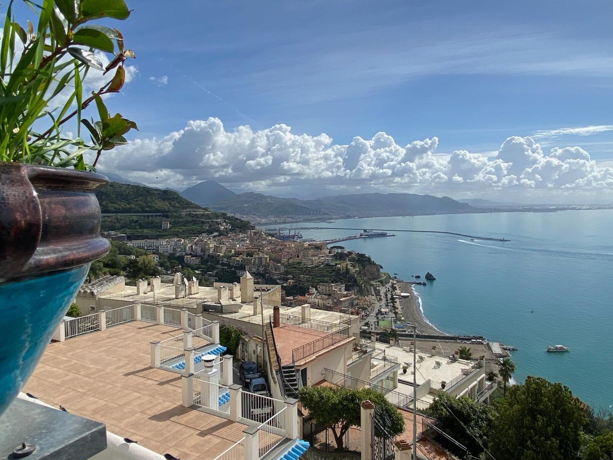 Casa Vacanza: The Wind Rose Vietri sul Mare Exterior photo